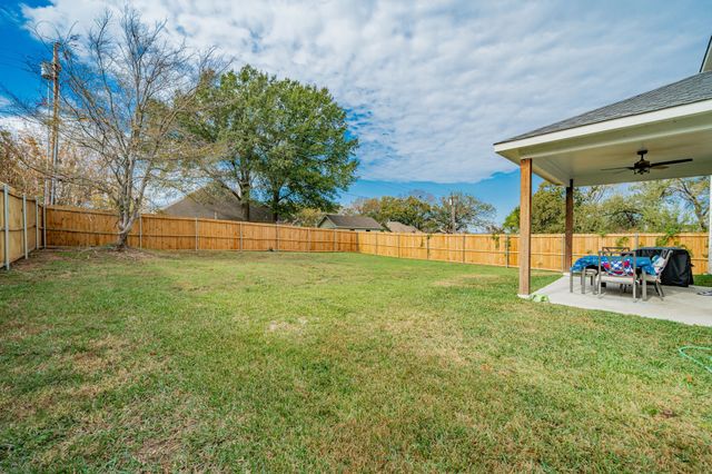 319 Coral Reef Street, Gun Barrel City, TX 75156