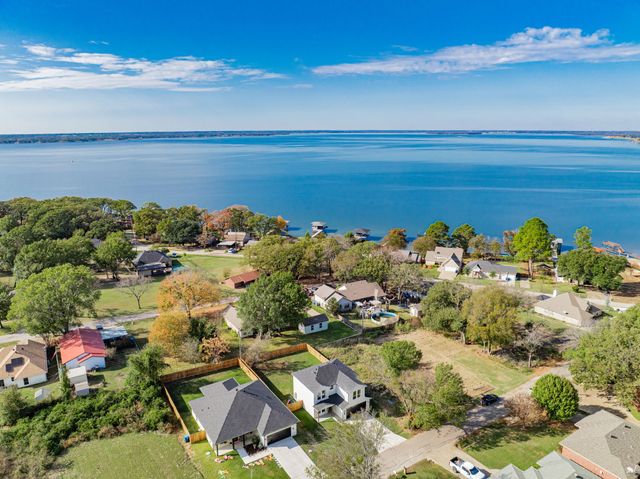 319 Coral Reef Street, Gun Barrel City, TX 75156