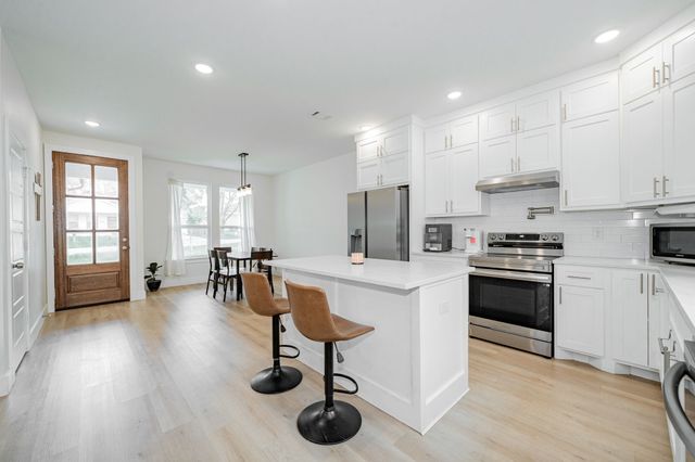 319 Coral Reef Street, Gun Barrel City, TX 75156