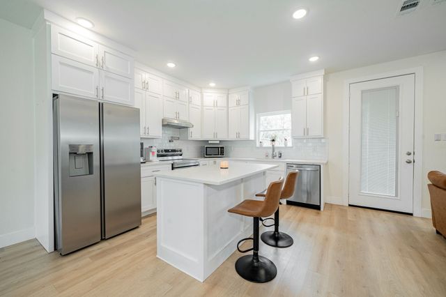 319 Coral Reef Street, Gun Barrel City, TX 75156