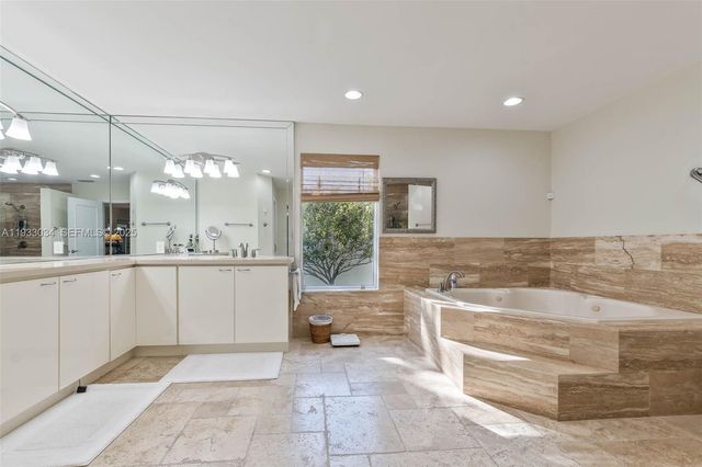 8270 SW 170th St, Palmetto Bay, FL 33157