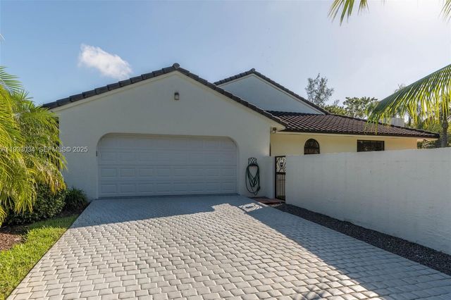 8270 SW 170th St, Palmetto Bay, FL 33157