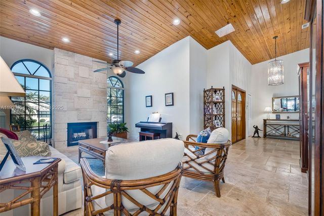 8270 SW 170th St, Palmetto Bay, FL 33157