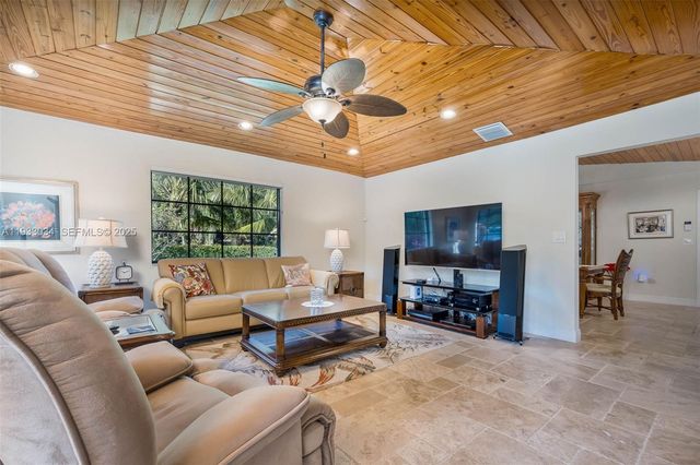 8270 SW 170th St, Palmetto Bay, FL 33157