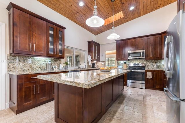 8270 SW 170th St, Palmetto Bay, FL 33157