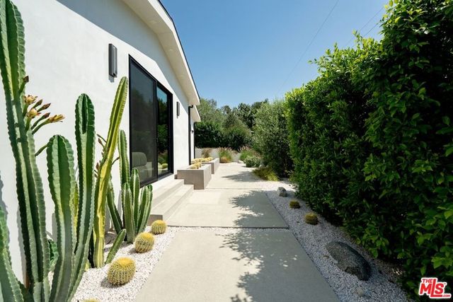 20226 Lorenzana Drive, Woodland Hills, CA 91364