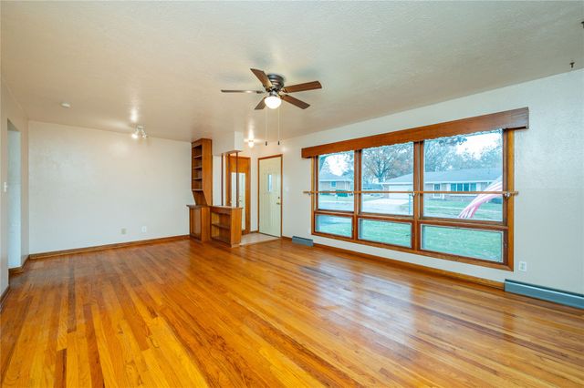 611 S O Street, Indianola, IA 50125