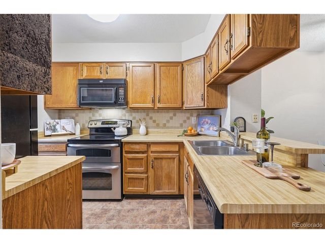 12043 E Hoye Dr, Aurora, CO 80012