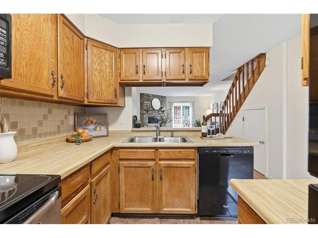 12043 E Hoye Dr, Aurora, CO 80012