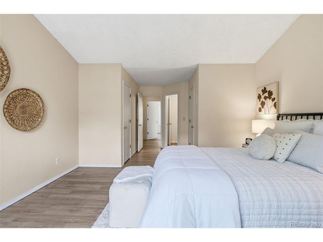 12043 E Hoye Dr, Aurora, CO 80012