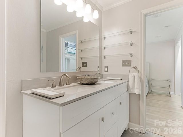212 W 10th Street 3, Charlotte, NC 28202