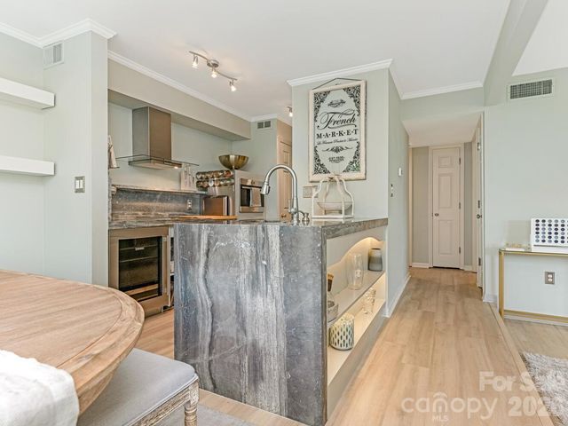 212 W 10th Street 3, Charlotte, NC 28202