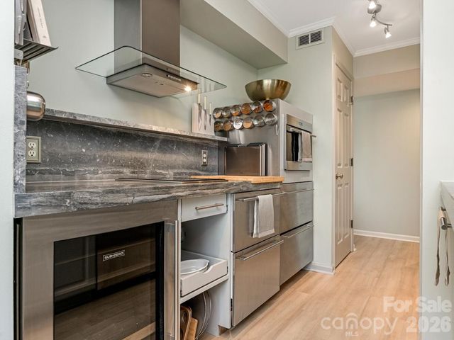 212 W 10th Street 3, Charlotte, NC 28202