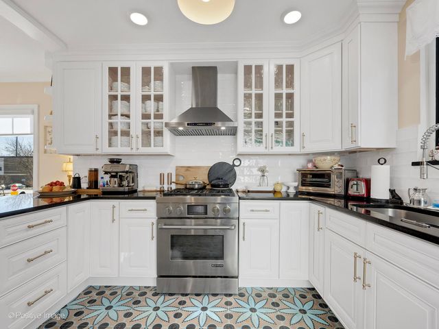 318 Bluff Avenue, La Grange, IL 60525