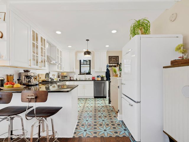 318 Bluff Avenue, La Grange, IL 60525