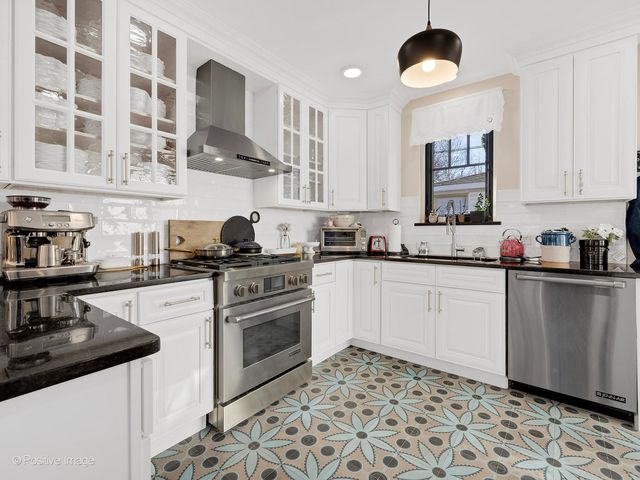 318 Bluff Avenue, La Grange, IL 60525