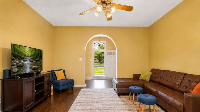 909 JOE DR, Collierville, TN 38017