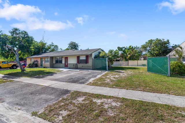 4619 Gladiator Circle, Greenacres, FL 33463