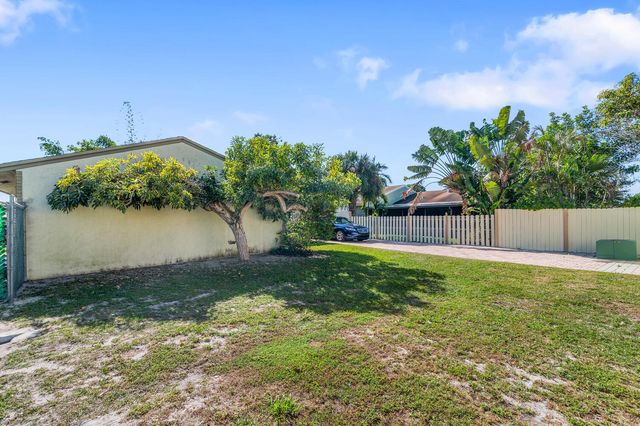 4619 Gladiator Circle, Greenacres, FL 33463