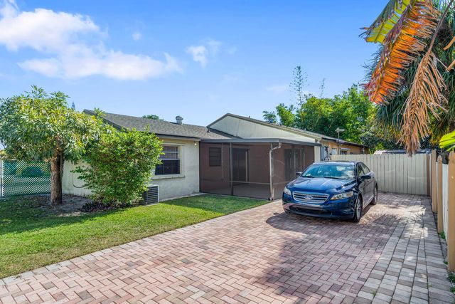 4619 Gladiator Circle, Greenacres, FL 33463
