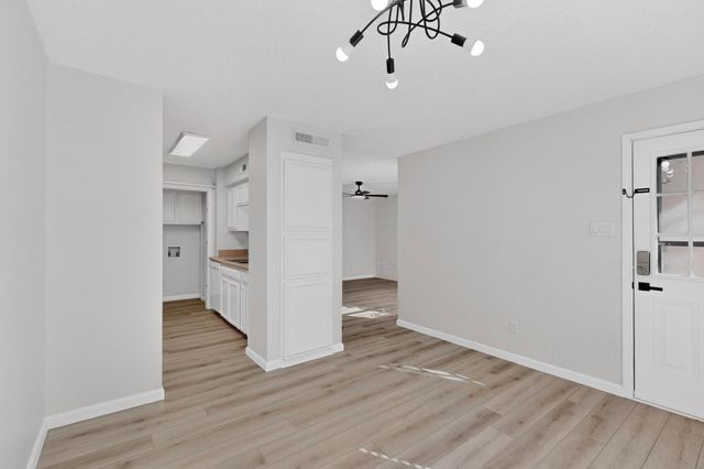 2018 Warnford Place, Arlington, TX 76015