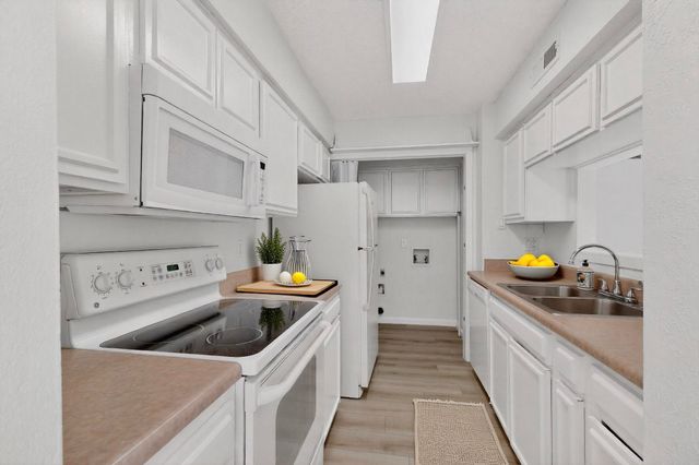 2018 Warnford Place, Arlington, TX 76015