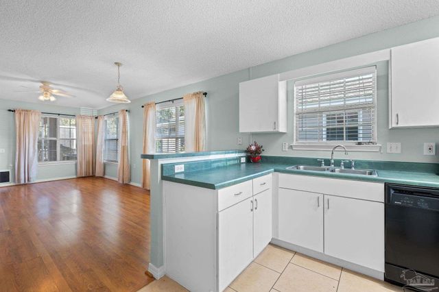 2292 Trailwood Dr, Cantonment, FL 32533