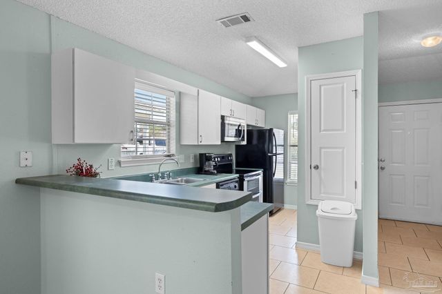 2292 Trailwood Dr, Cantonment, FL 32533