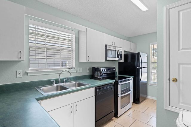 2292 Trailwood Dr, Cantonment, FL 32533