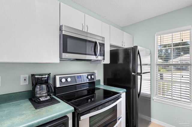 2292 Trailwood Dr, Cantonment, FL 32533