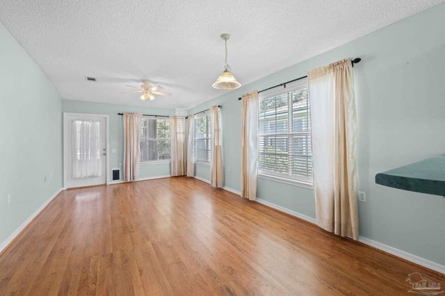 2292 Trailwood Dr, Cantonment, FL 32533