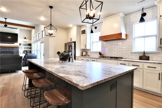 713 Saffron Avenue, Tontitown, AR 72762