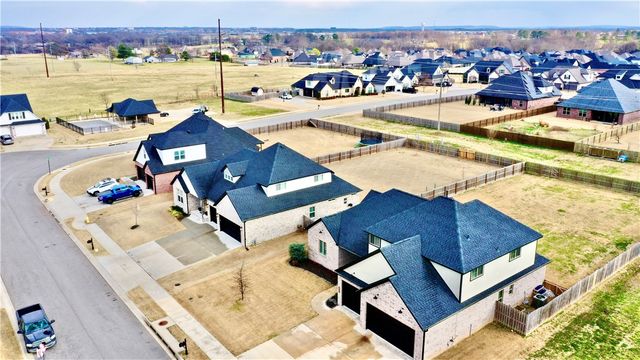 713 Saffron Avenue, Tontitown, AR 72762