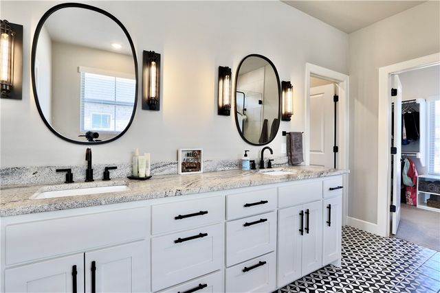 713 Saffron Avenue, Tontitown, AR 72762