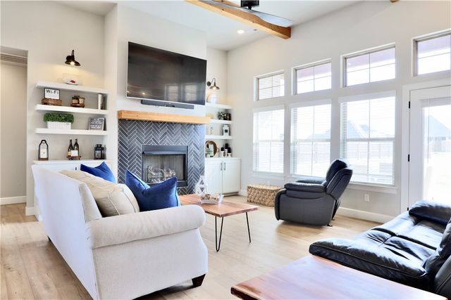 713 Saffron Avenue, Tontitown, AR 72762