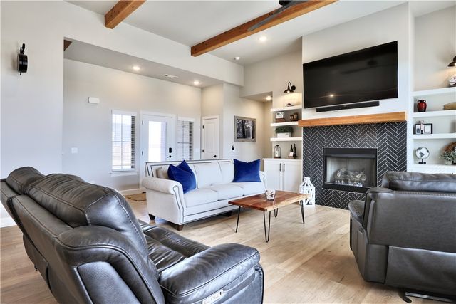 713 Saffron Avenue, Tontitown, AR 72762