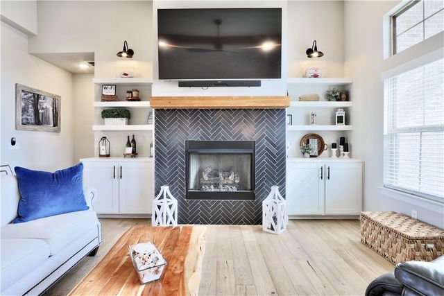 713 Saffron Avenue, Tontitown, AR 72762