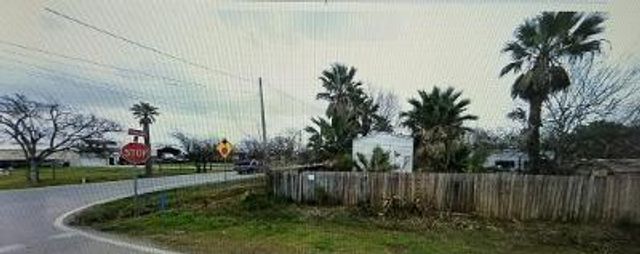 903 11th Street, San Leon, TX 77539