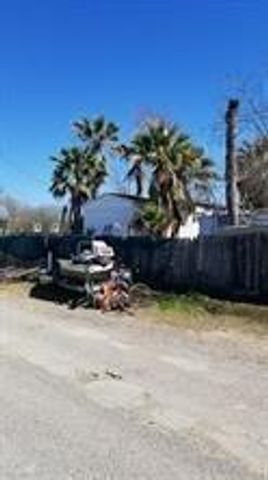 903 11th Street, San Leon, TX 77539