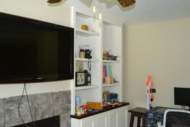 423 Cape Conroe Drive, Montgomery, TX 77356