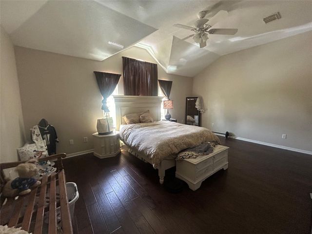 423 Cape Conroe Drive, Montgomery, TX 77356