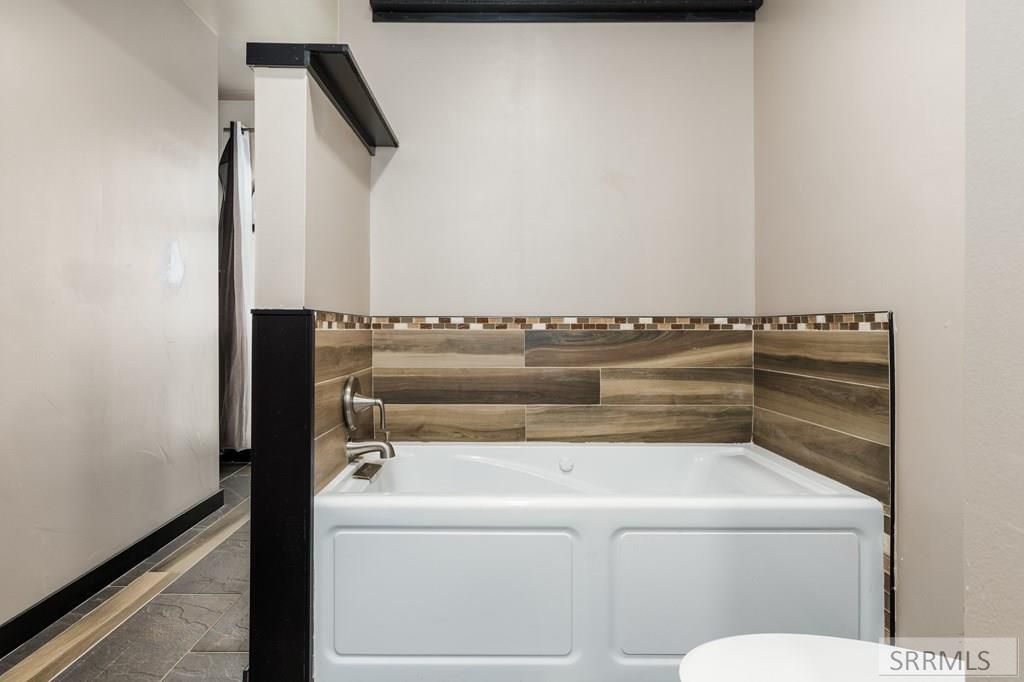 Image 19 of property listing at 19994 S Olson Rd, Downey, ID 83234