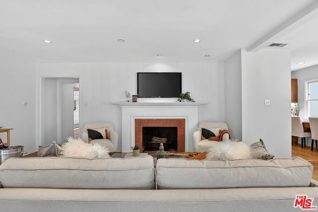 5844 Murietta Avenue, Valley Glen, CA 91401