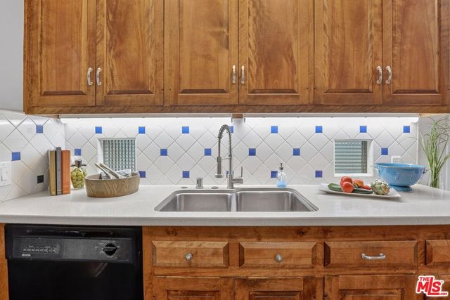 5844 Murietta Avenue, Valley Glen, CA 91401