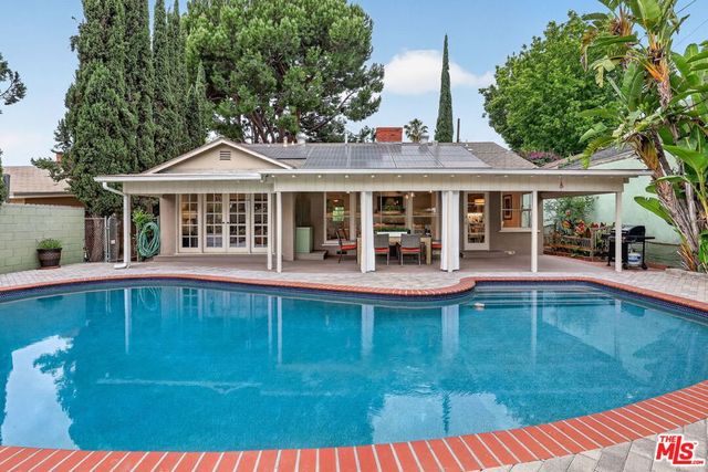 5844 Murietta Avenue, Valley Glen, CA 91401
