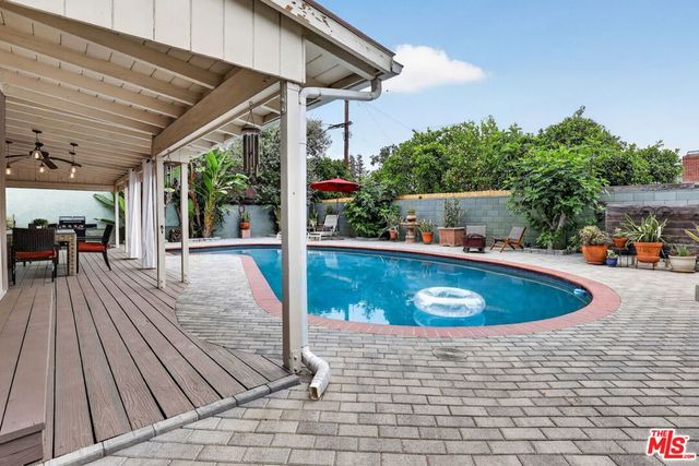 5844 Murietta Avenue, Valley Glen, CA 91401
