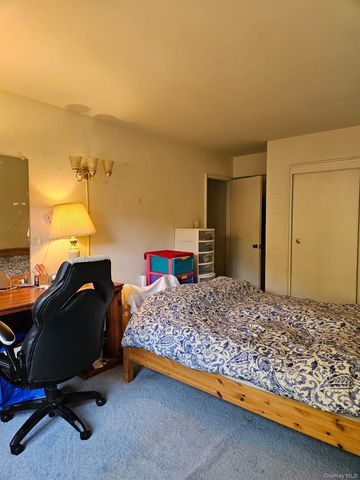 18-50 211 Street 3D, Bayside, NY 11360