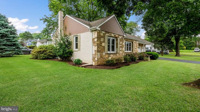 202 FRONT ST, Feasterville Trevose, PA 19053
