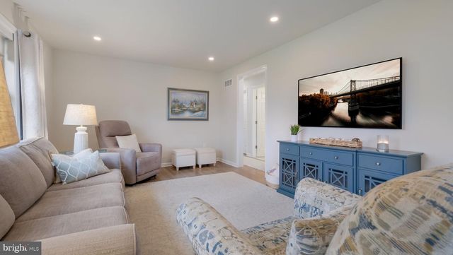 202 FRONT ST, Feasterville Trevose, PA 19053