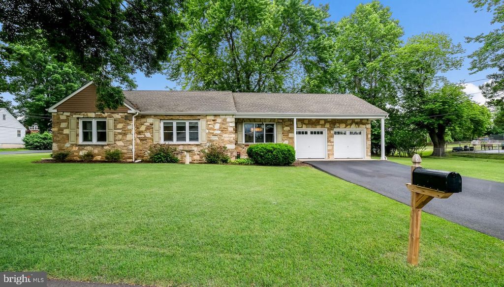 202 FRONT ST, Feasterville Trevose, PA 19053